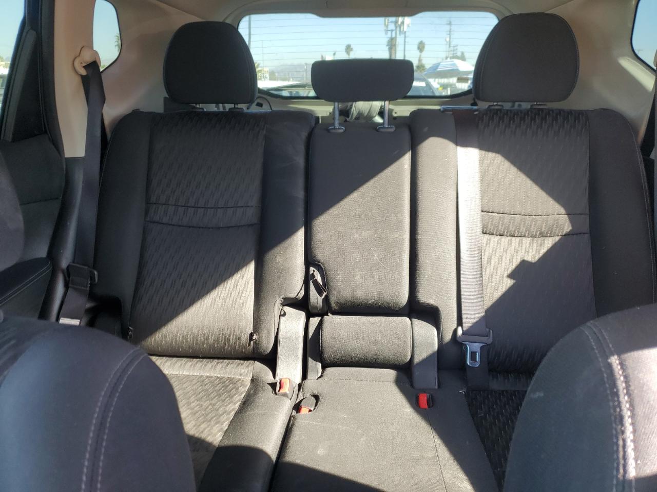2017 Nissan Rogue - Image 10