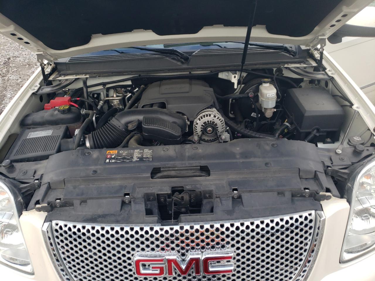 2014 GMC Yukon - Image 14