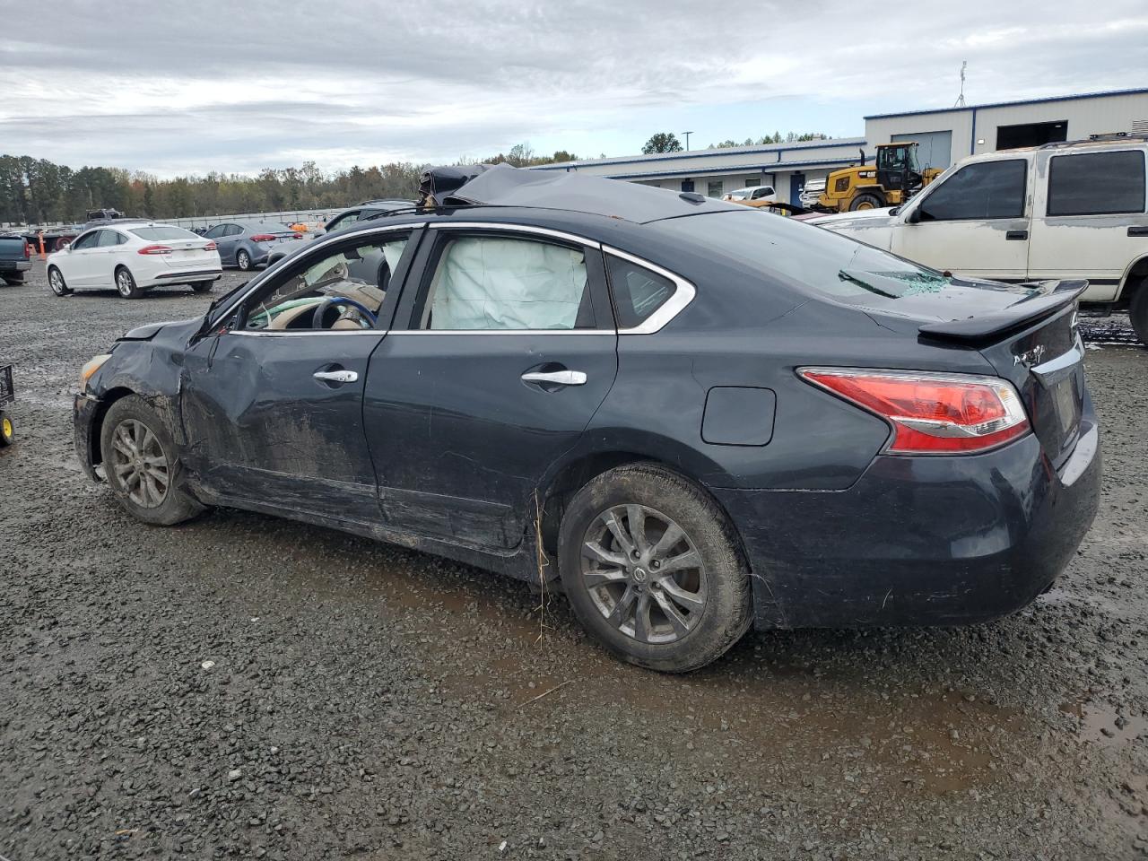 2015 Nissan Altima - Image 2