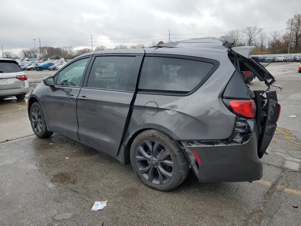2018 Chrysler Pacifica - Image 2