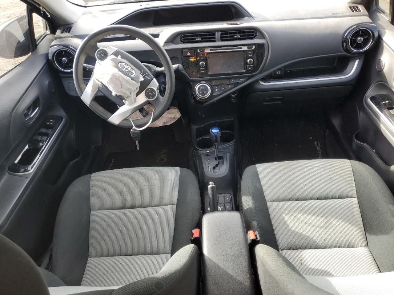 2016 Toyota Prius - Image 8