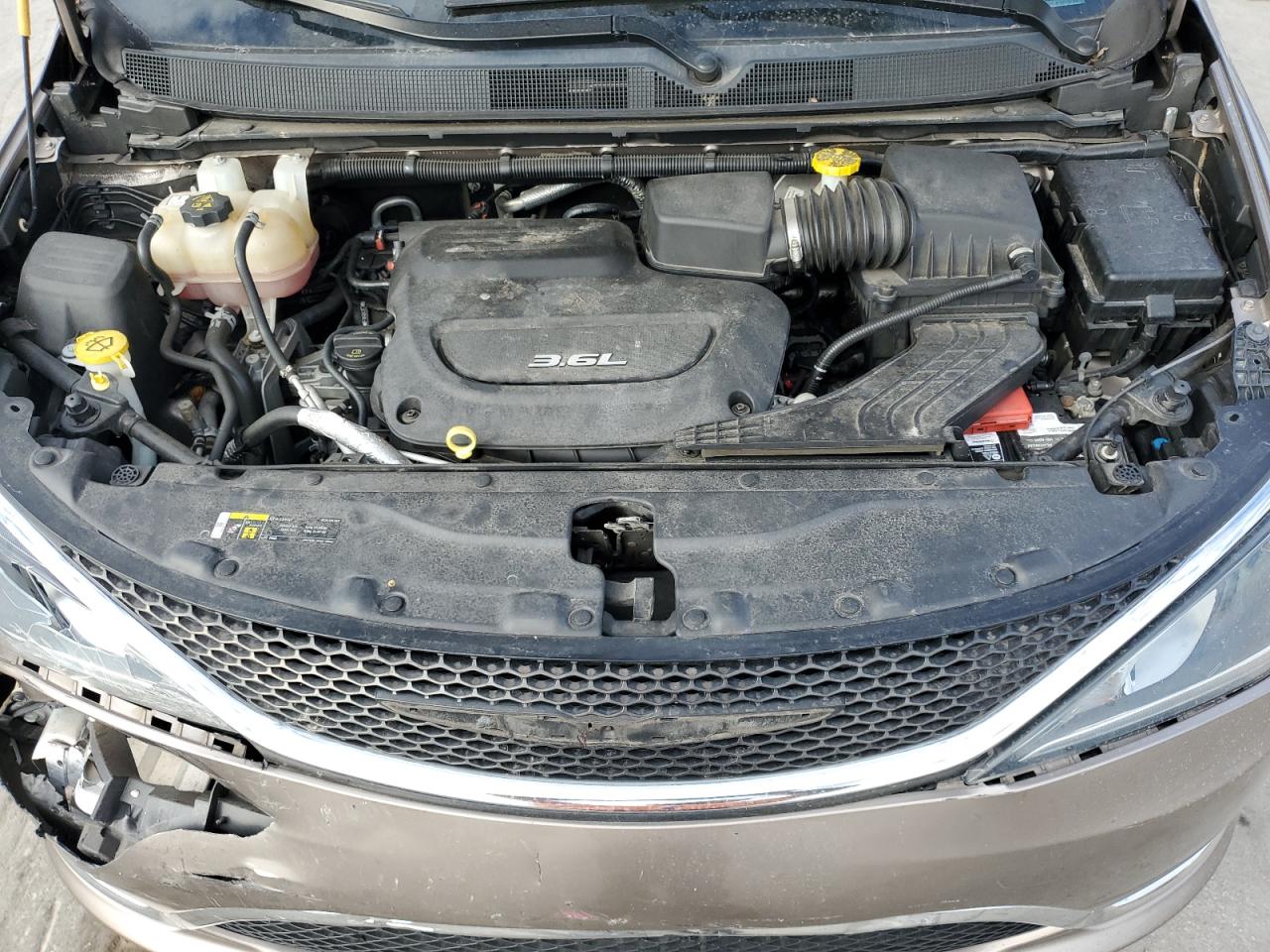 2018 Chrysler Pacifica - Image 12