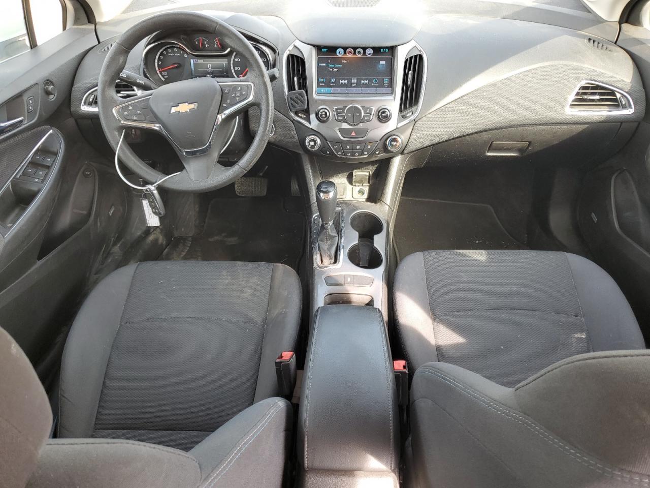 2018 Chevrolet Cruze - Image 8