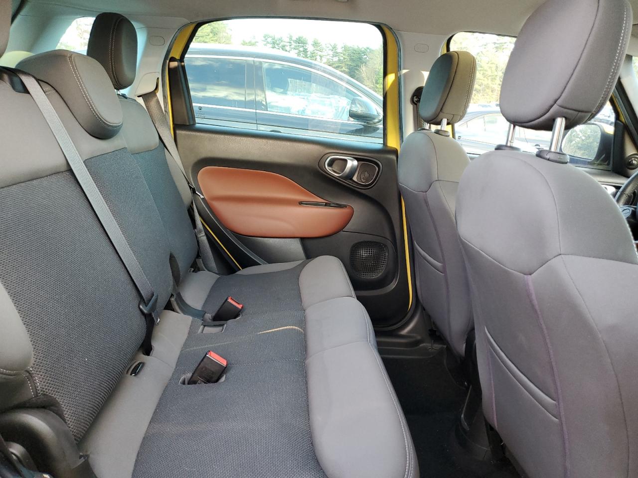 2014 Fiat 500L - Image 11