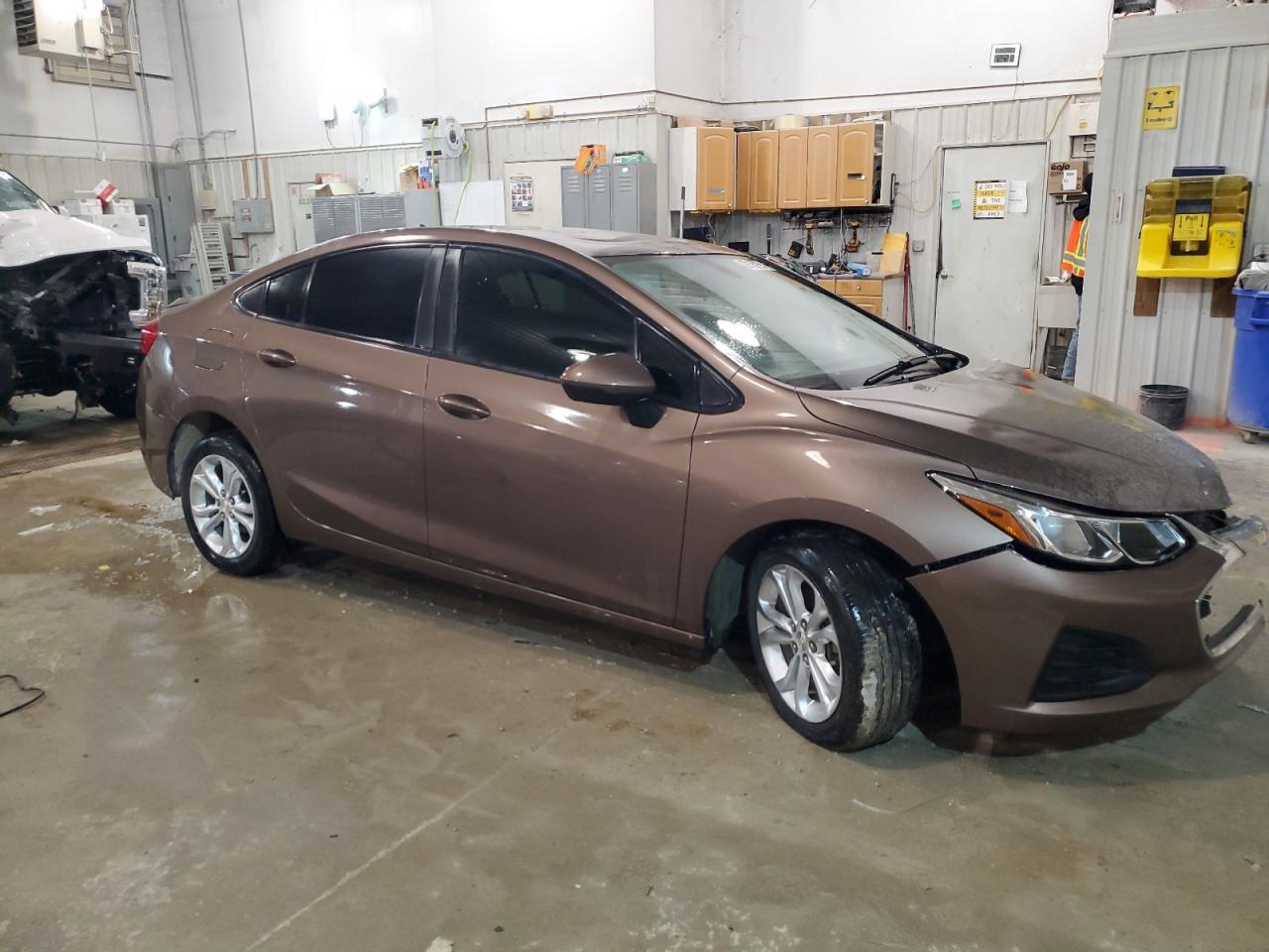 2019 Chevrolet Cruze - Image 4