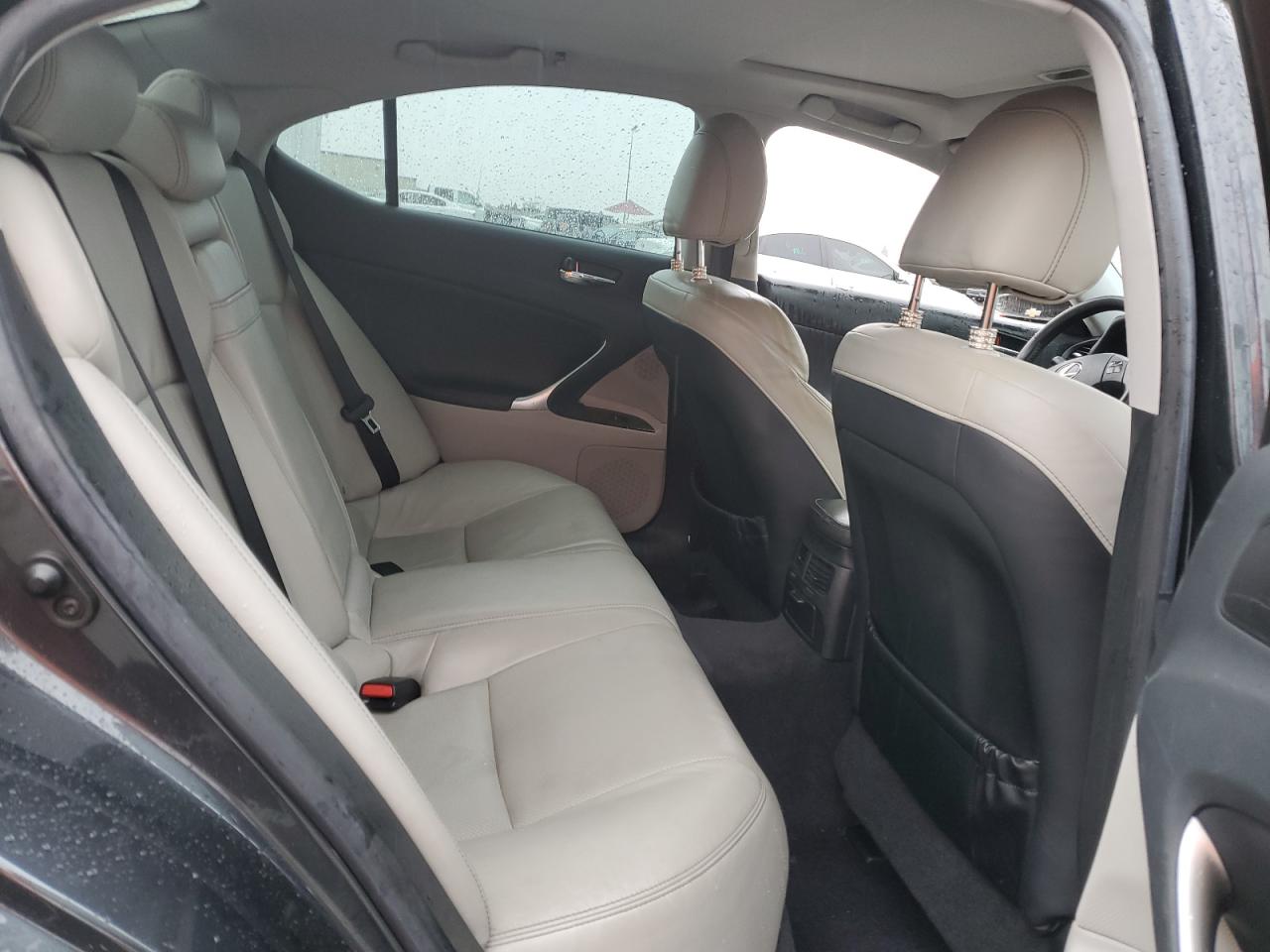 2010 Lexus IS - Image 10