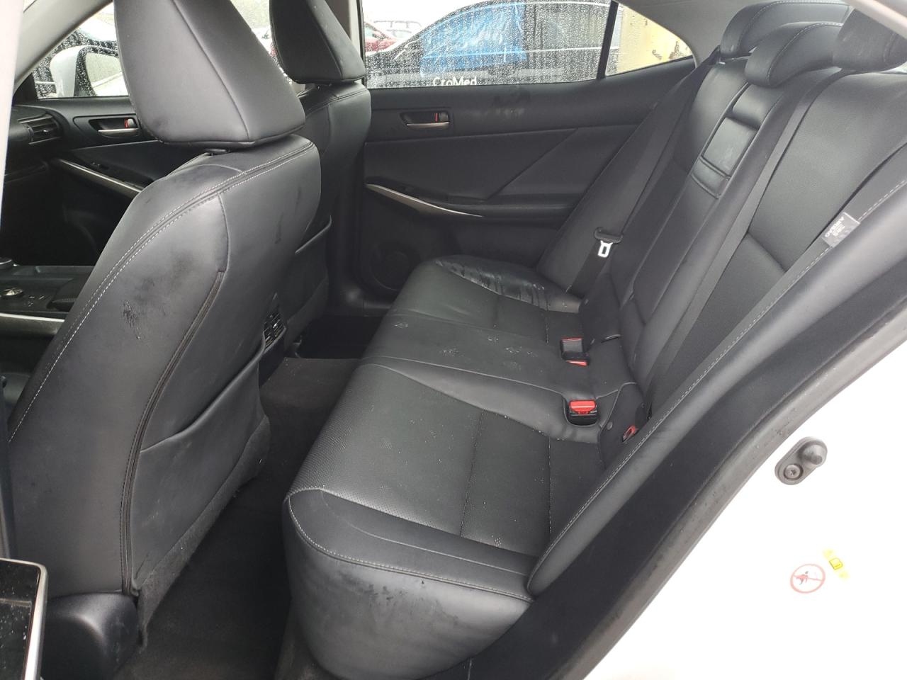 2018 Lexus IS - Image 11