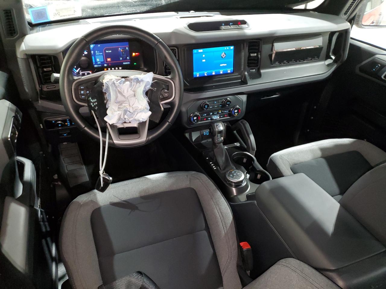 2023 Ford Bronco - Image 8