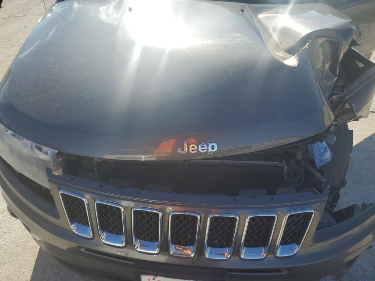 2016 Jeep Compass - Image 12