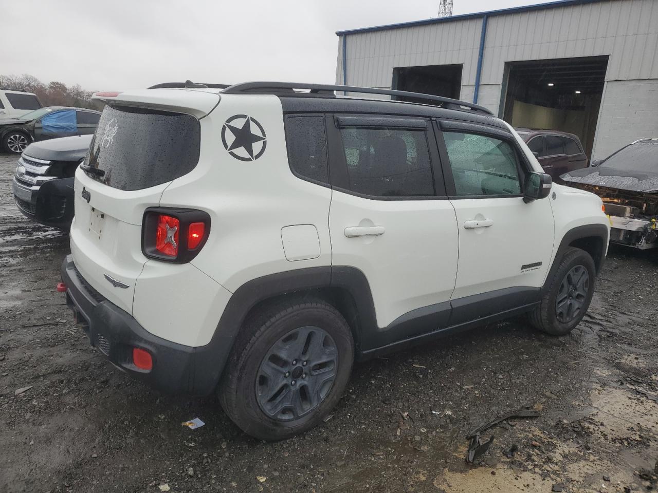 VIN ZACCJBCB3HPE98672 2017 JEEP RENEGADE no.3