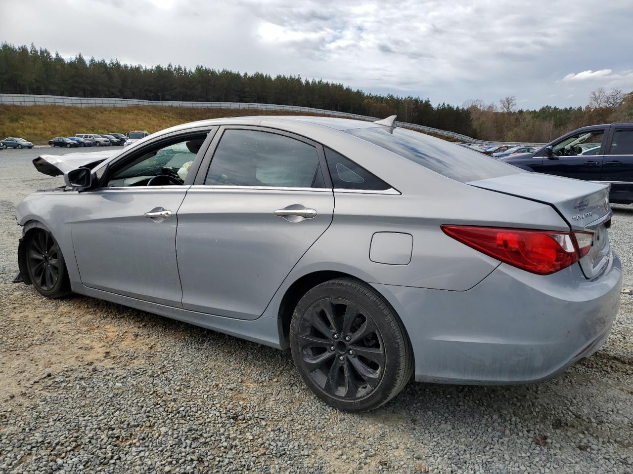 2011 Hyundai Sonata - Image 2