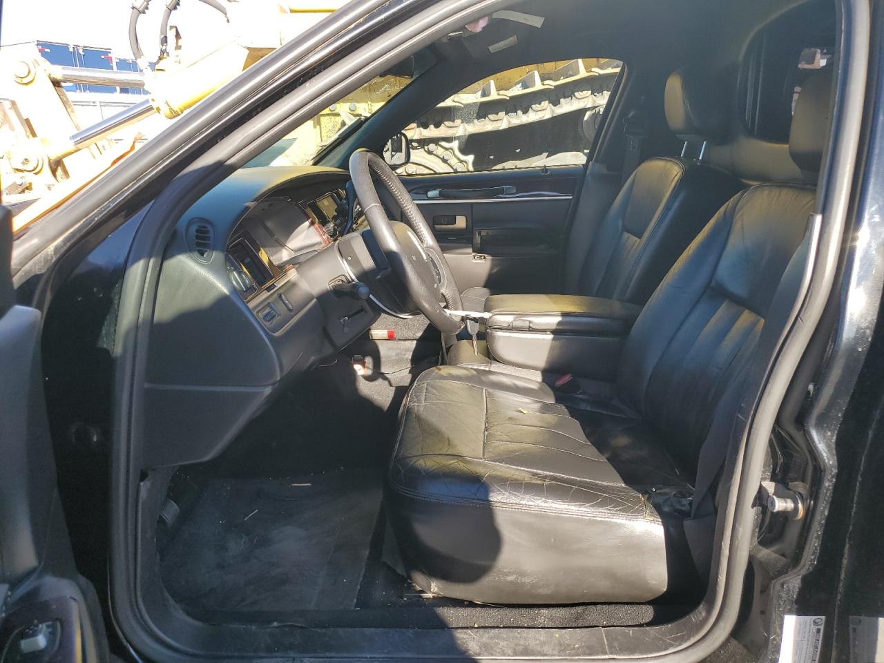 2008 Lincoln Town Car - Image 7