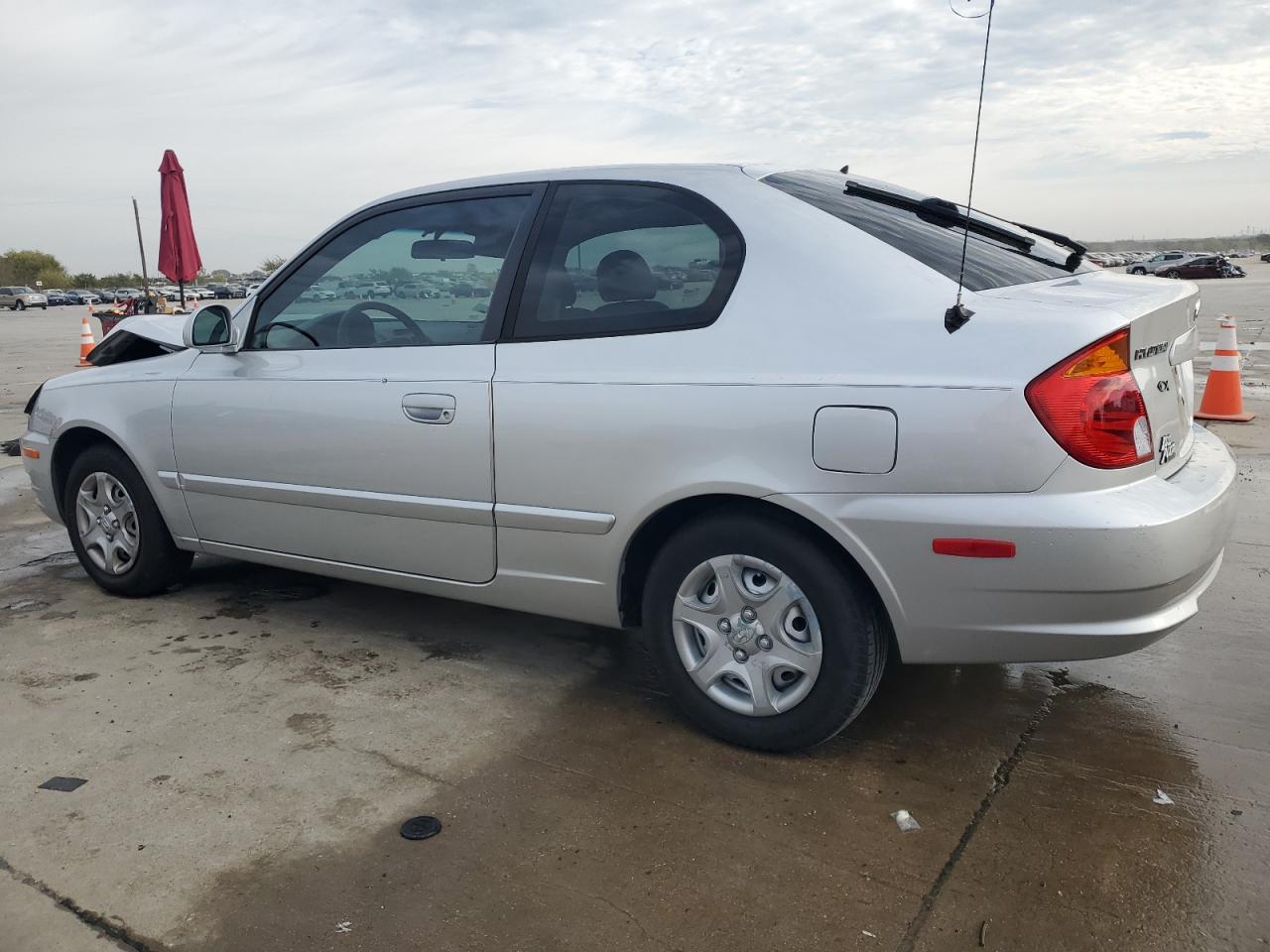 2005 Hyundai Accent - Image 2