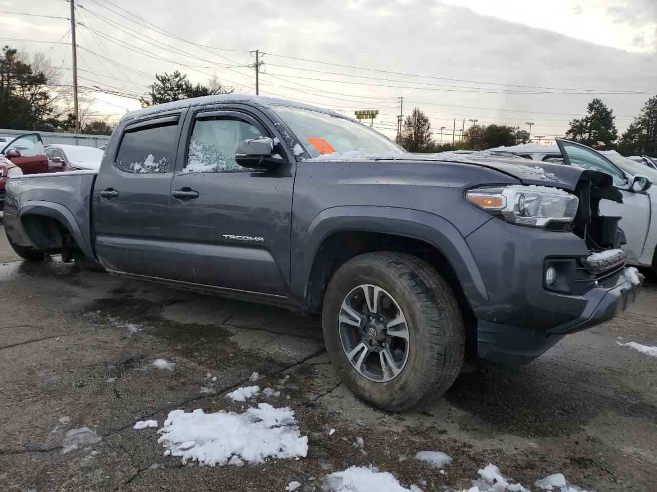 VIN 5TFCZ5AN5JX141682 2018 TOYOTA TACOMA no.4