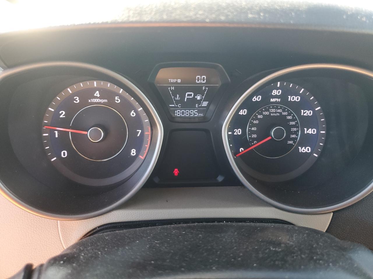 2016 Hyundai Elantra - Image 9