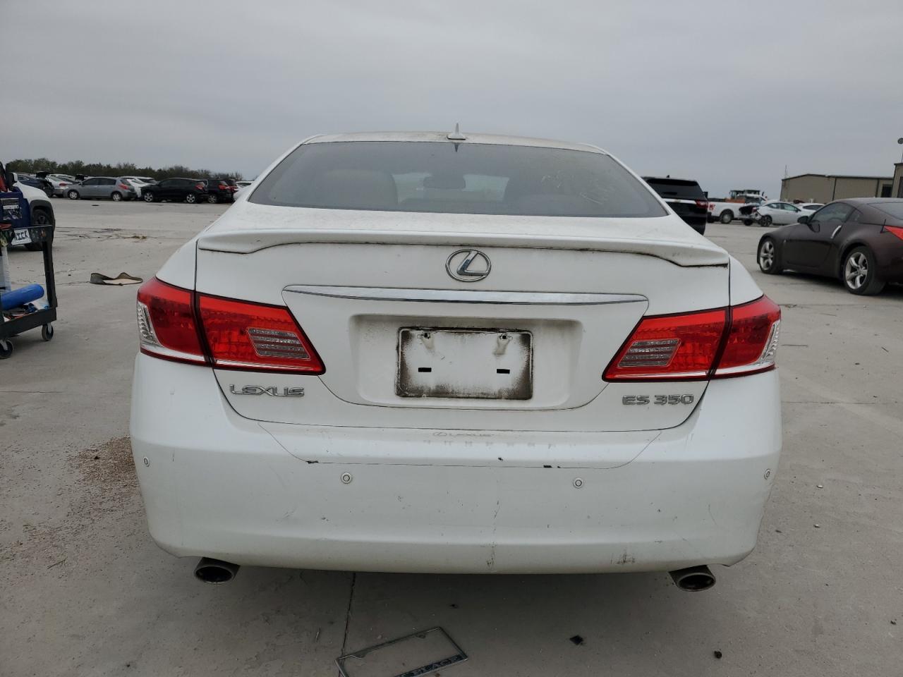 2010 Lexus ES - Image 6