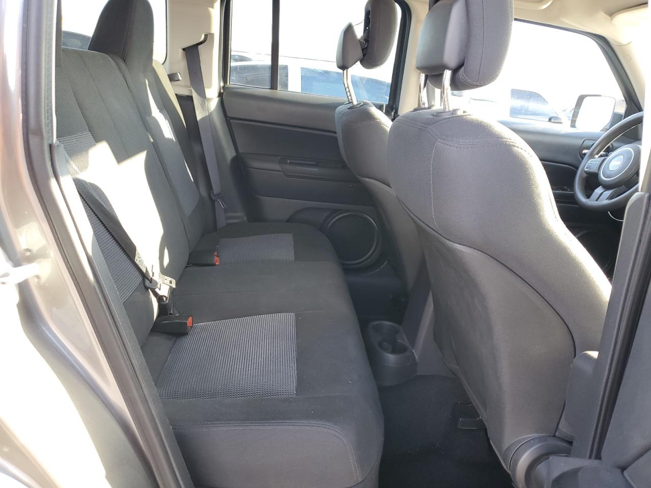 2013 Jeep Liberty (Patriot) - Image 10