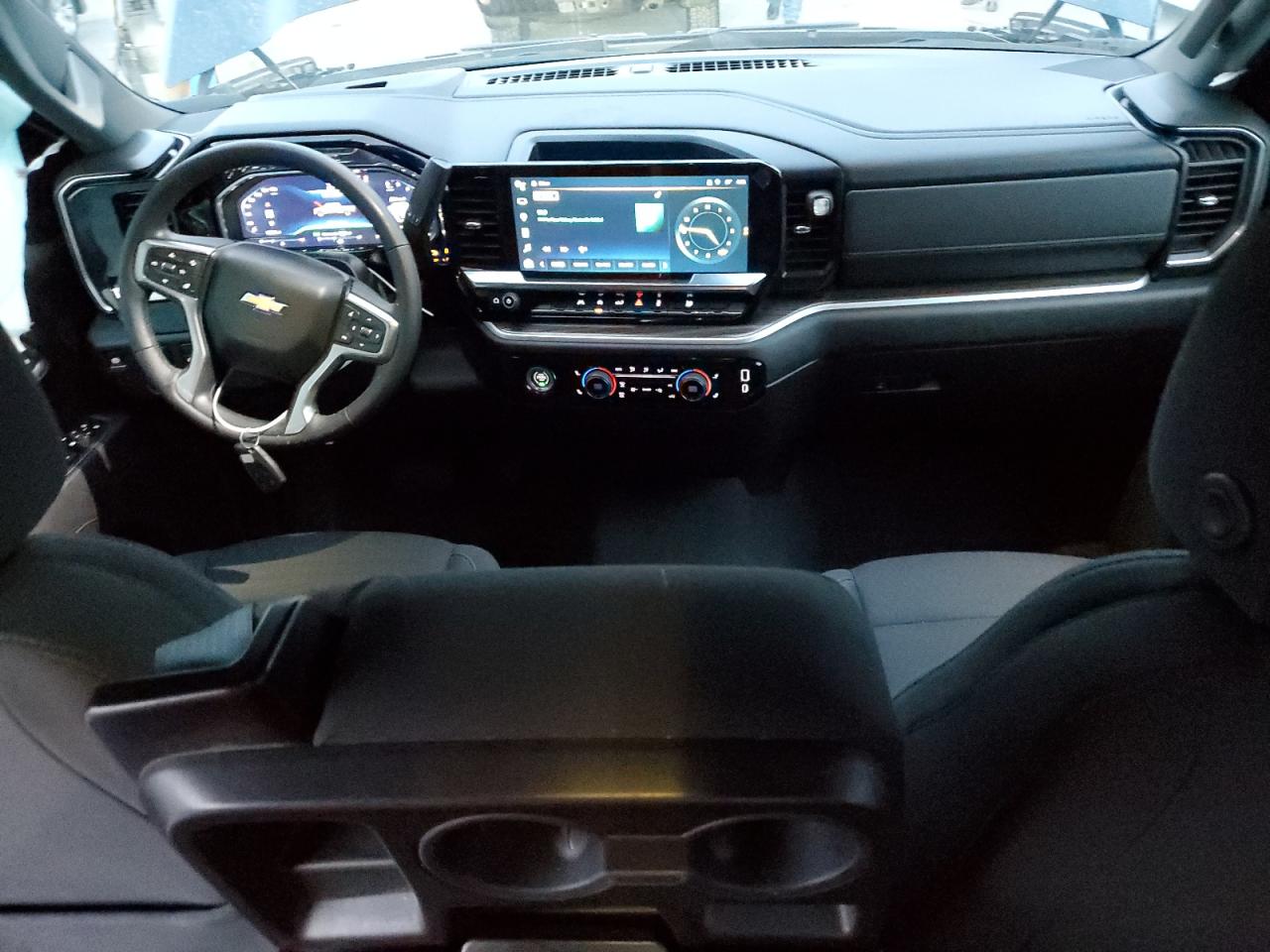 2022 Chevrolet Silverado - Image 8