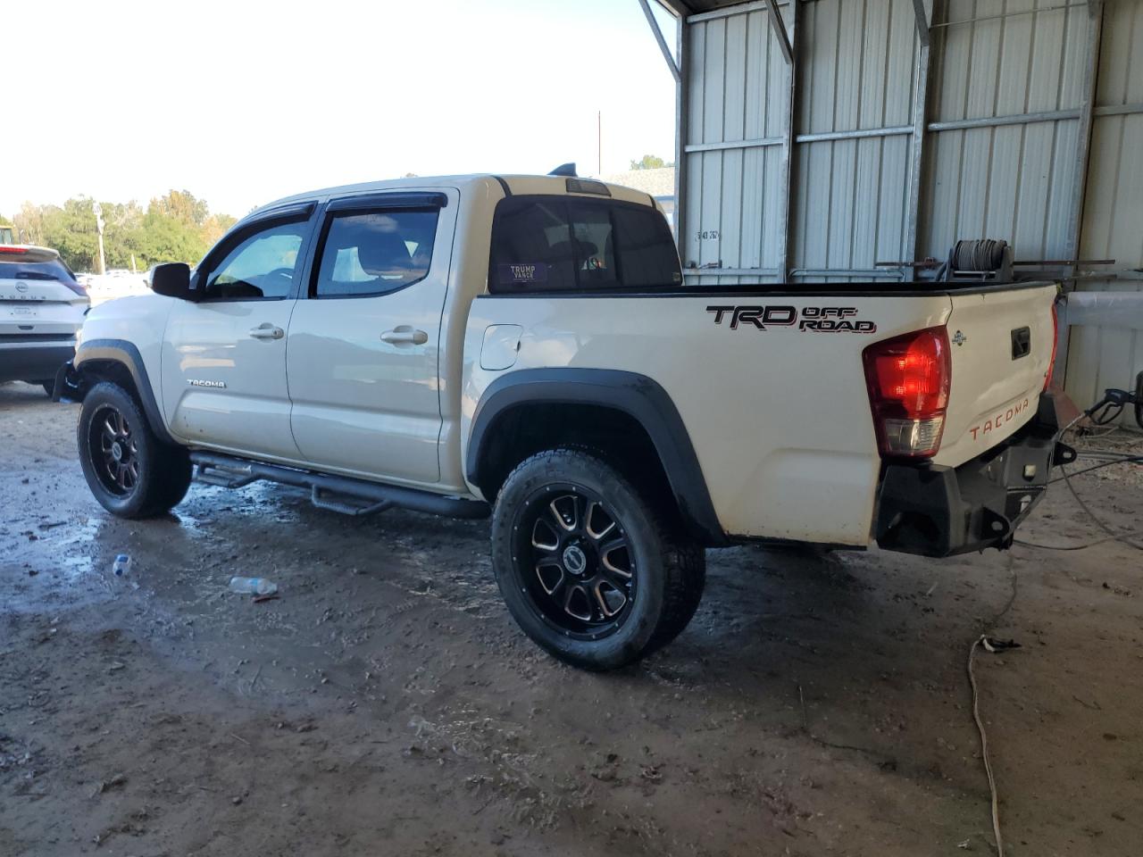 2016 Toyota Tacoma - Image 2