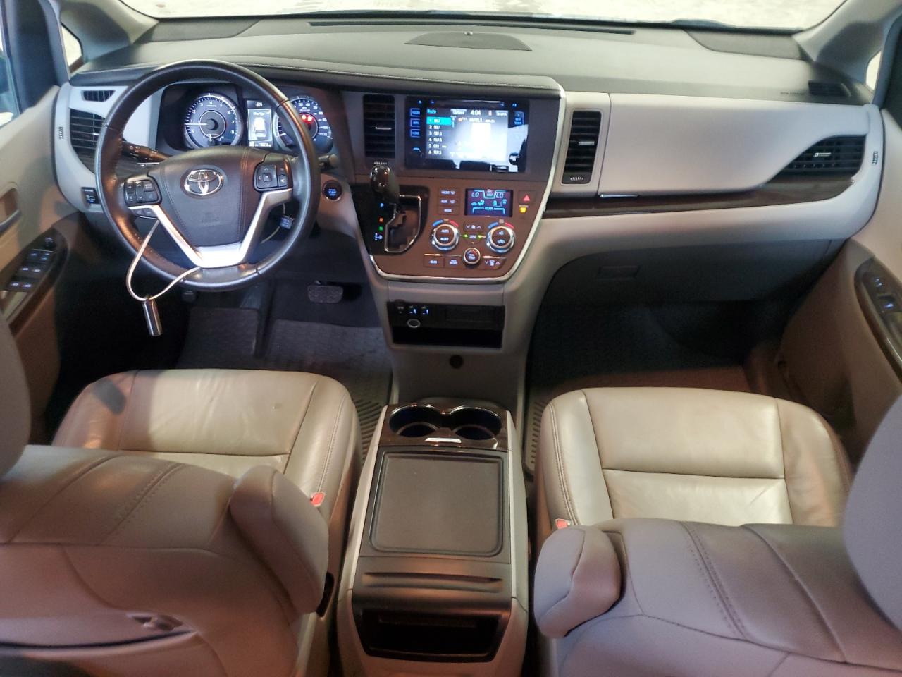 2015 Toyota Sienna - Image 8