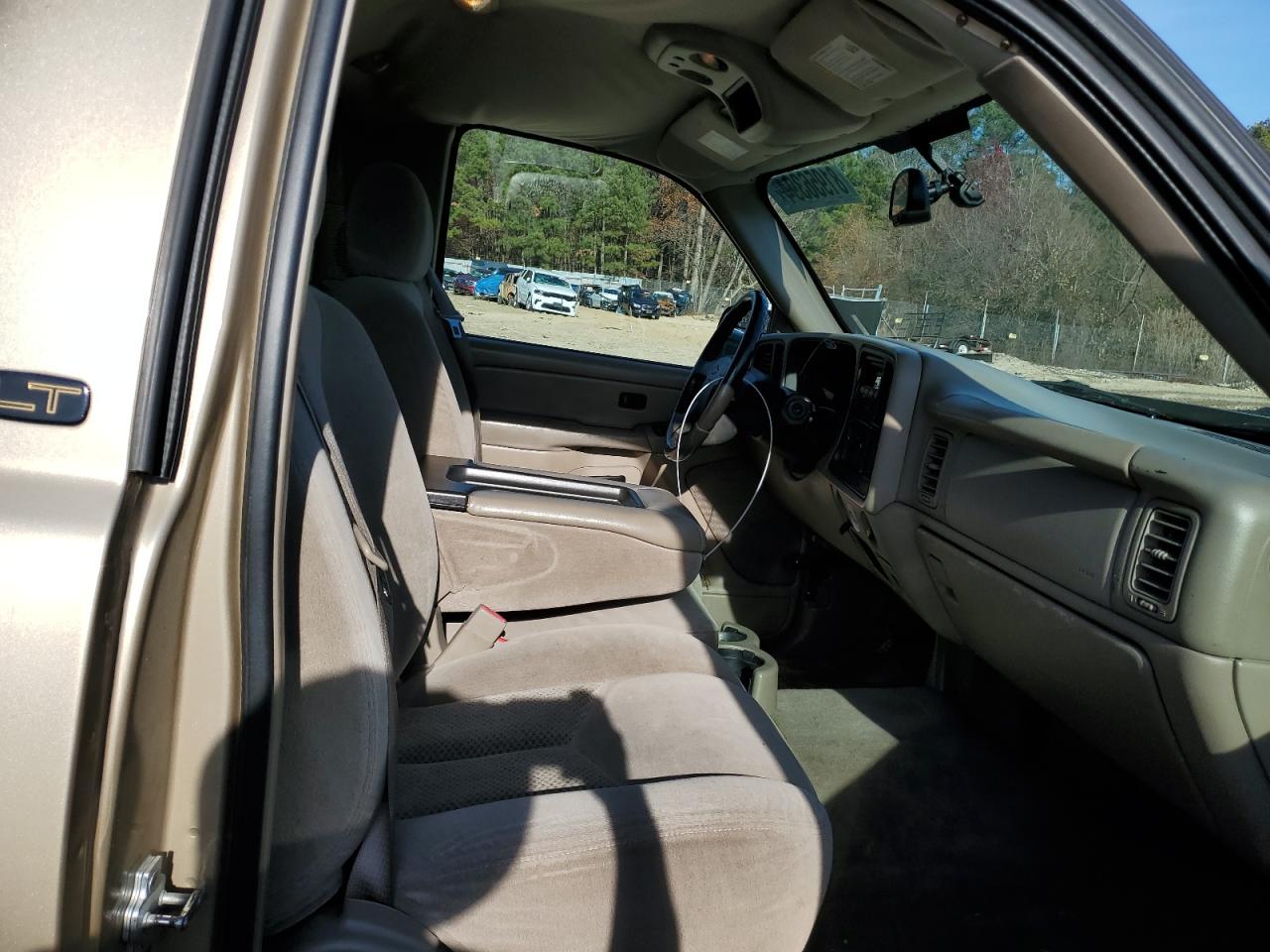 2006 Chevrolet Silverado - Image 10
