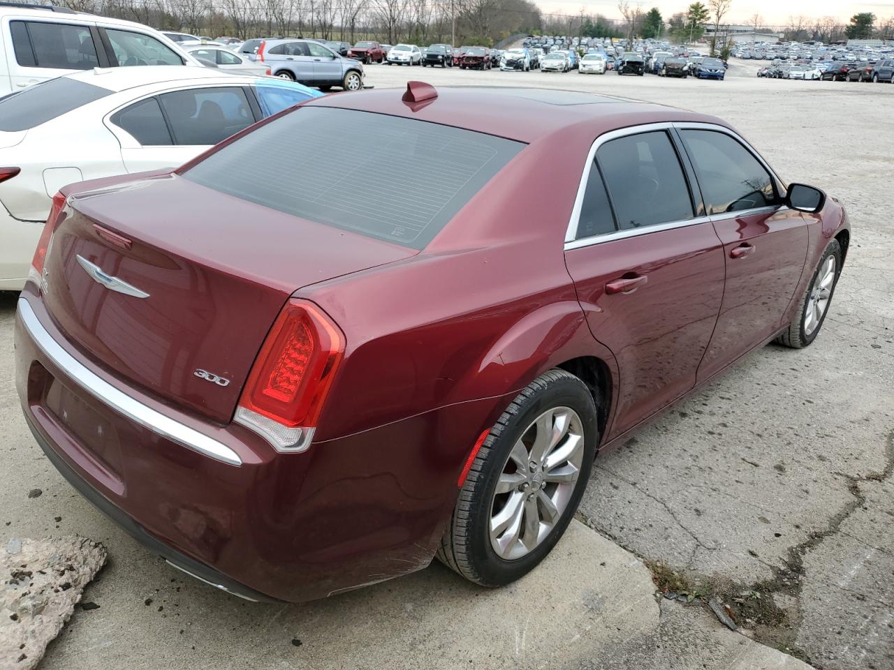 VIN 2C3CCARG6GH304728 2016 CHRYSLER 300 no.3