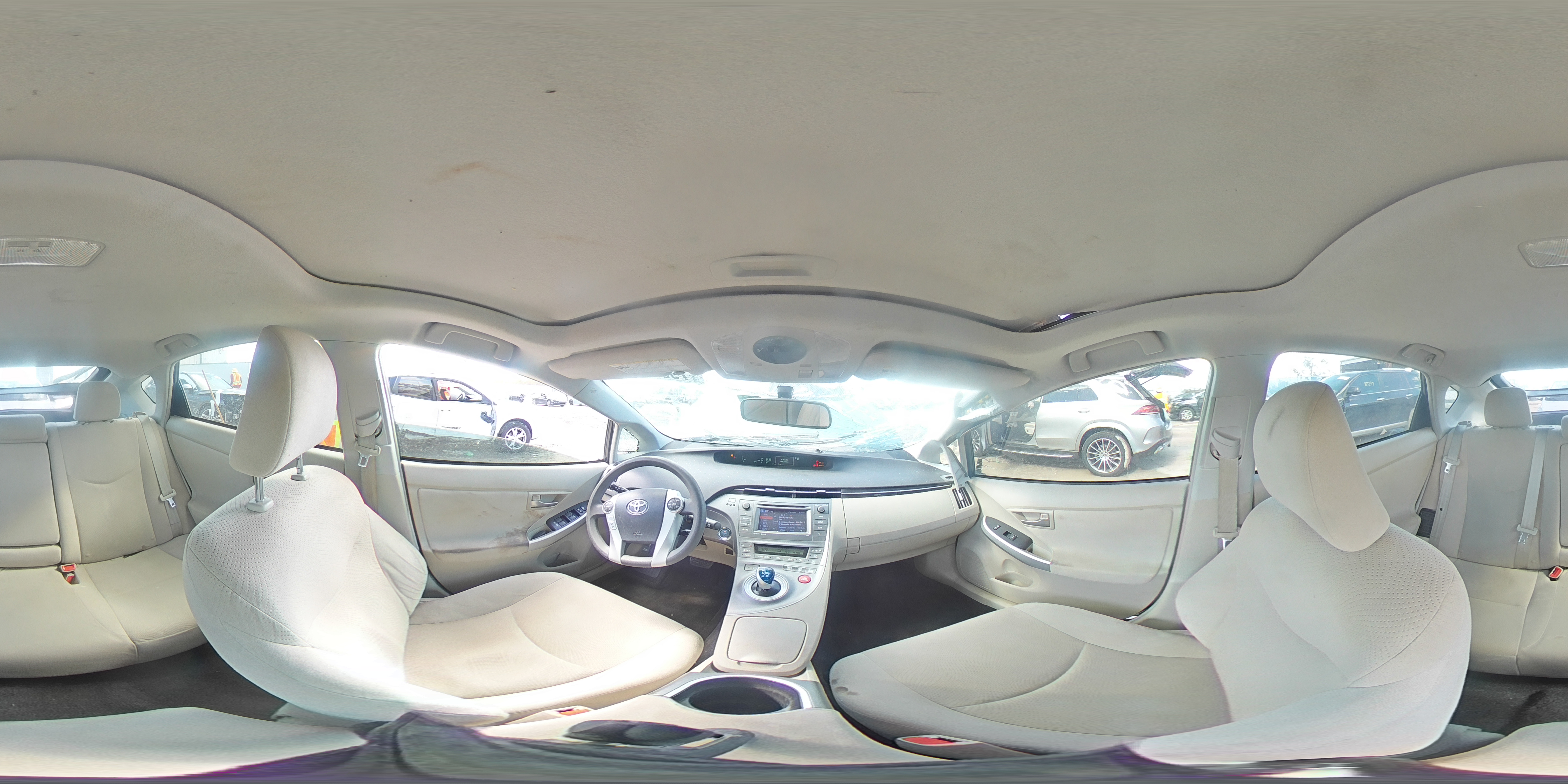 2015 Toyota Prius - Image 16