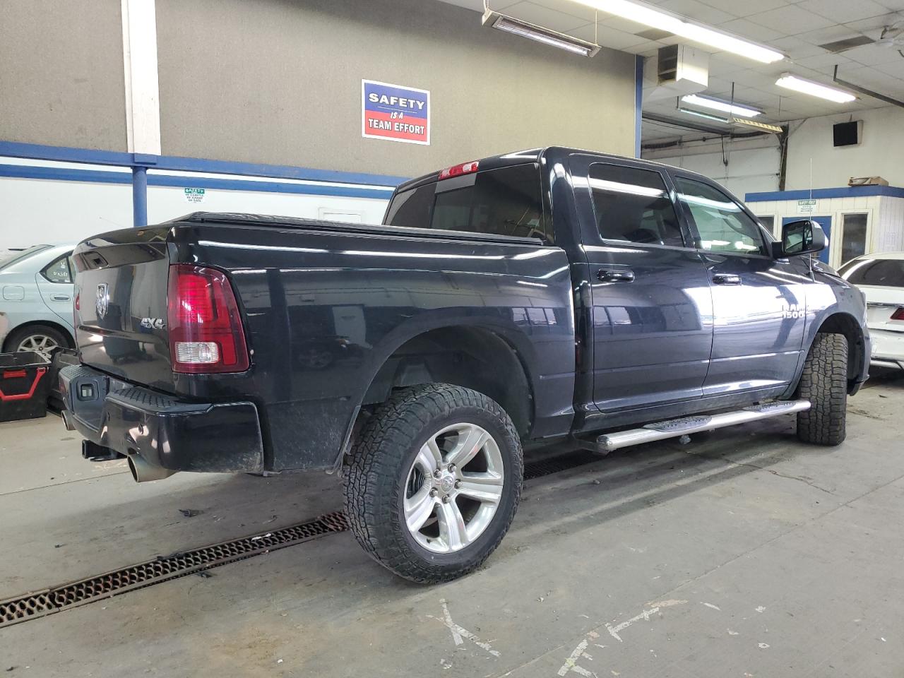 2015 RAM 1500 - Image 3