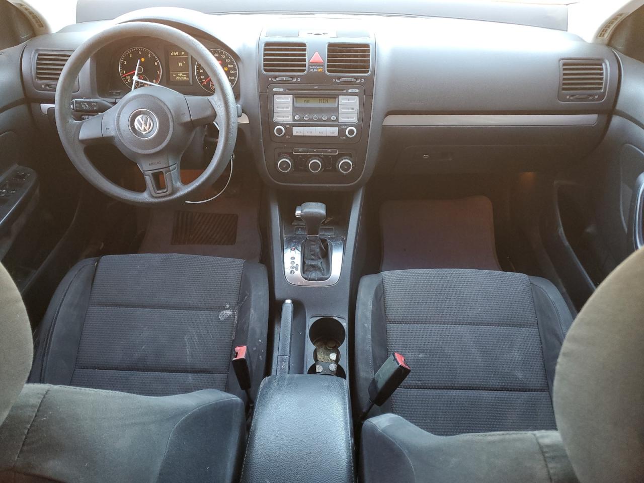 2010 Volkswagen Jetta - Image 8