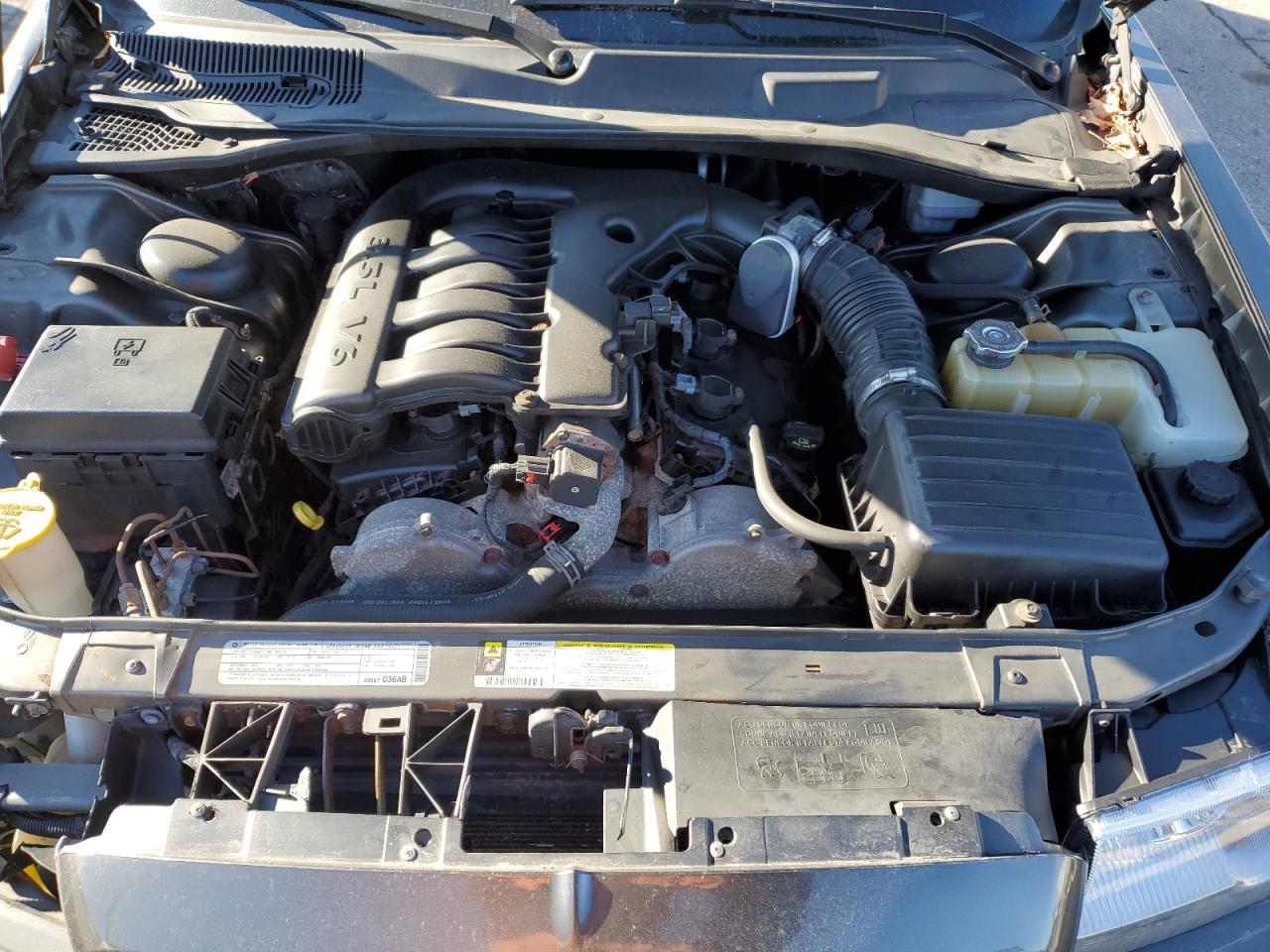2010 Chrysler 300 - Image 11