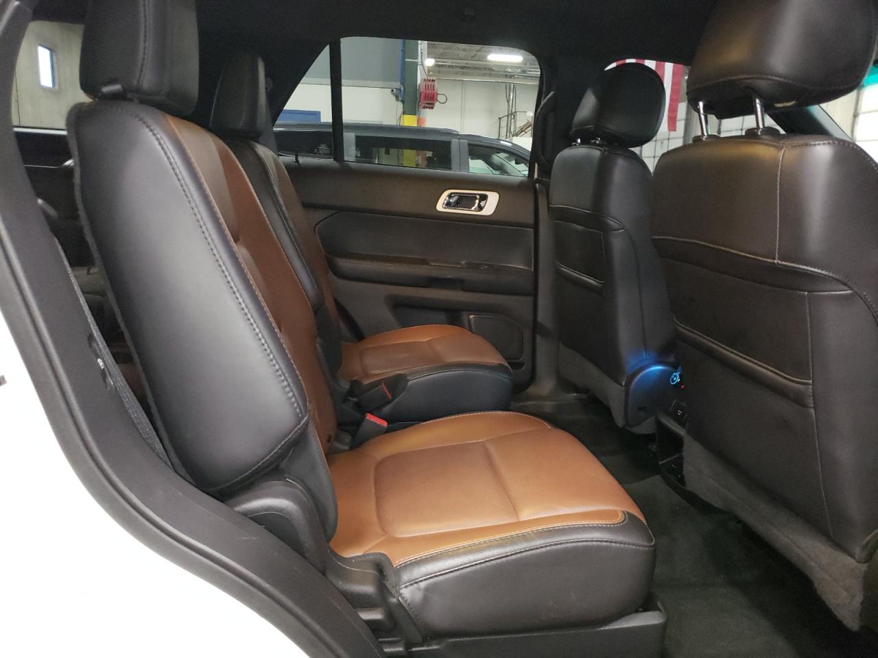 2015 Ford Explorer - Image 11