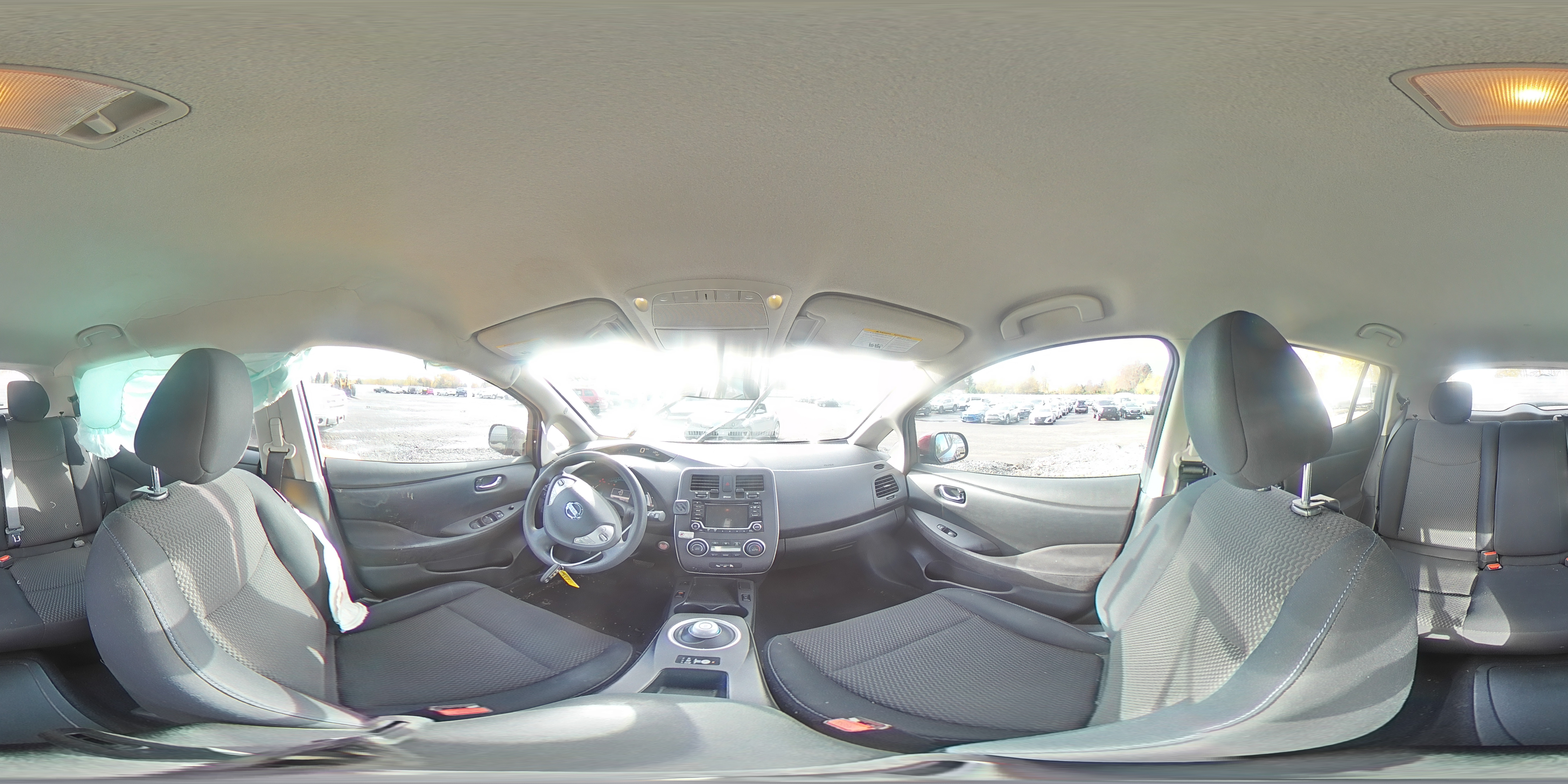 2016 Nissan Leaf - Image 13
