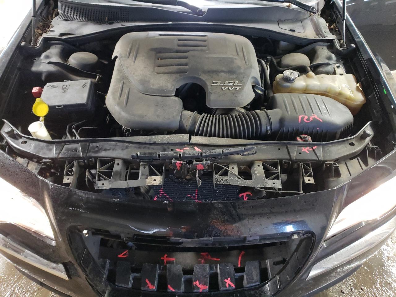 2013 Chrysler 300 - Image 11