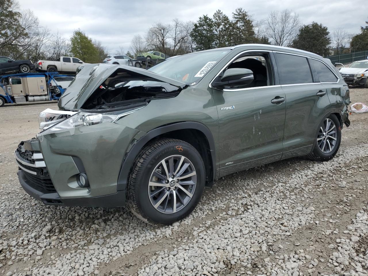 2018 Toyota Highlander - Image 1