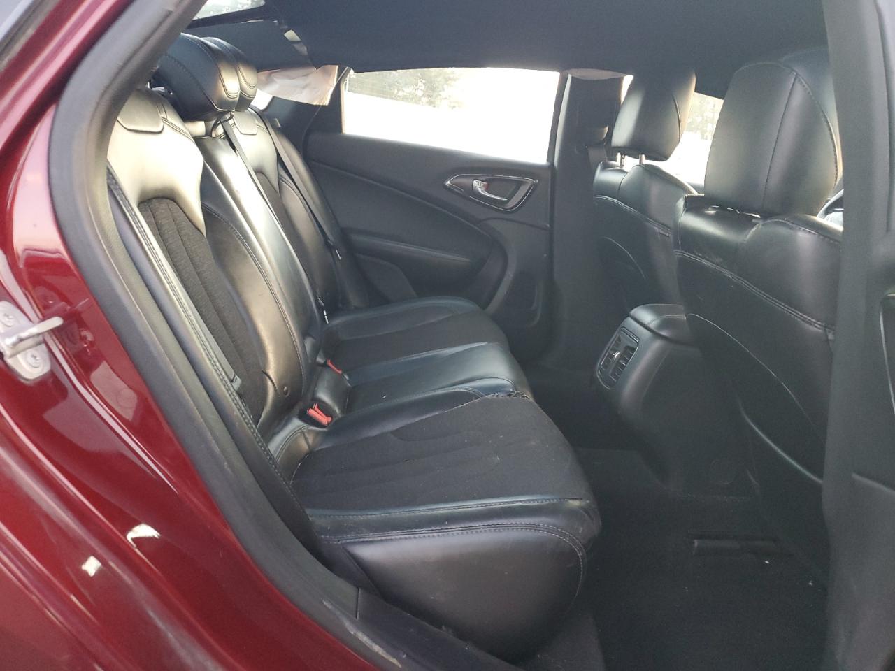 2016 Chrysler 200 - Image 11