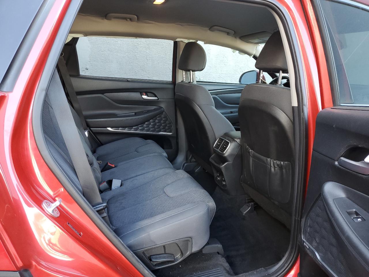 2020 Hyundai Santa Fe - Image 11