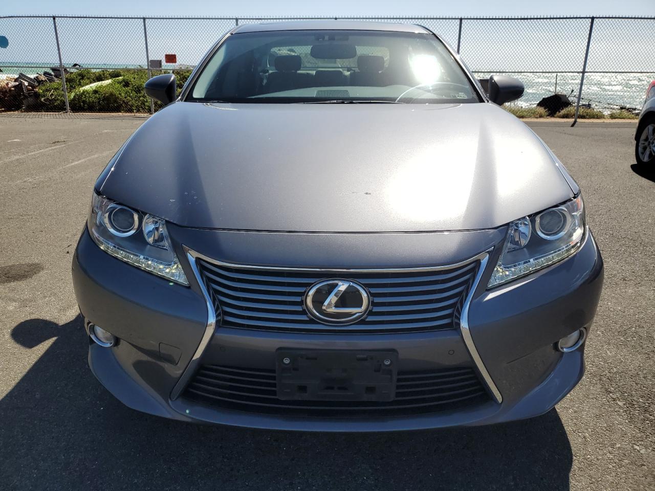 2013 Lexus ES - Image 5