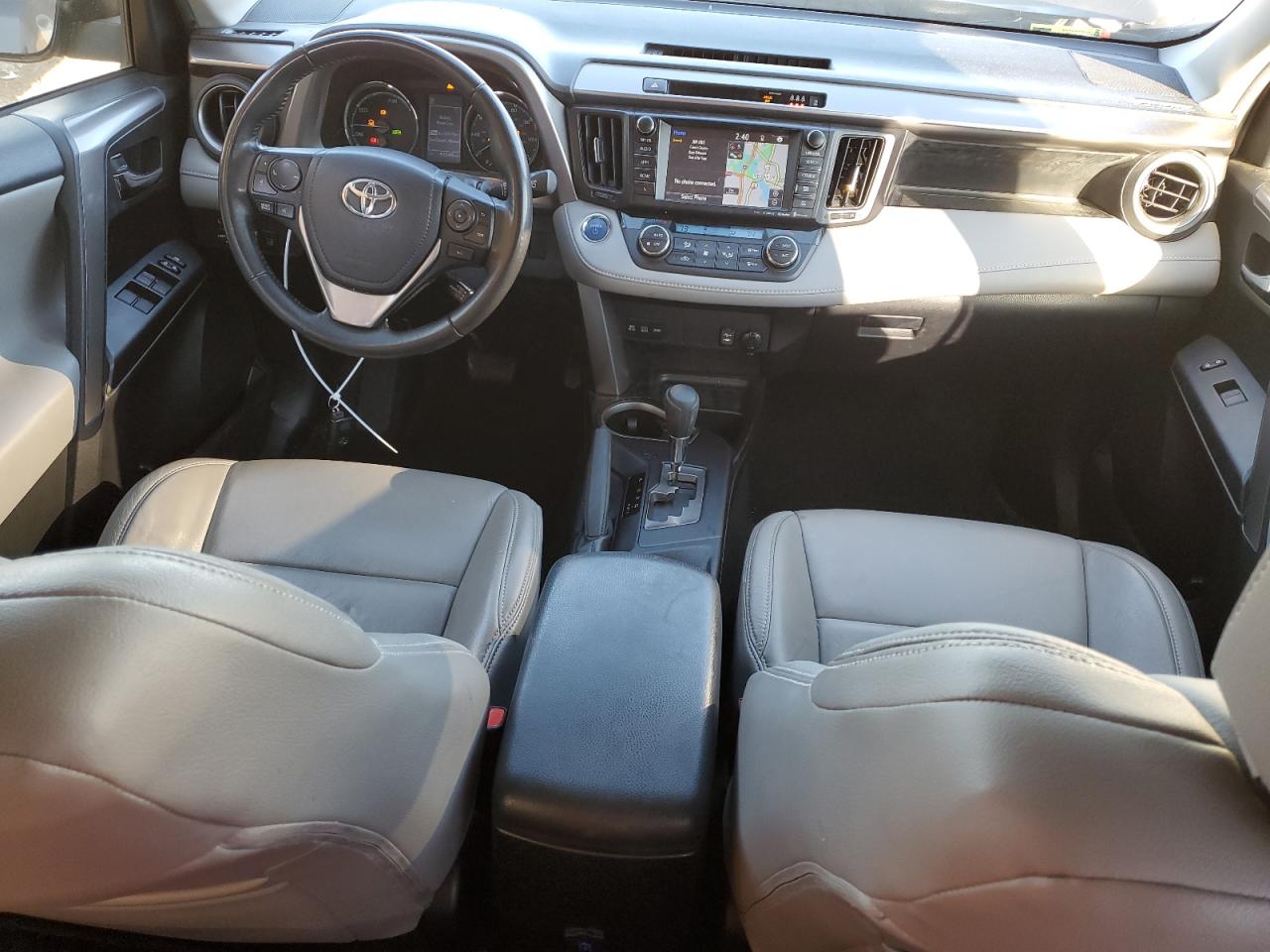 2018 Toyota RAV 4 - Image 8
