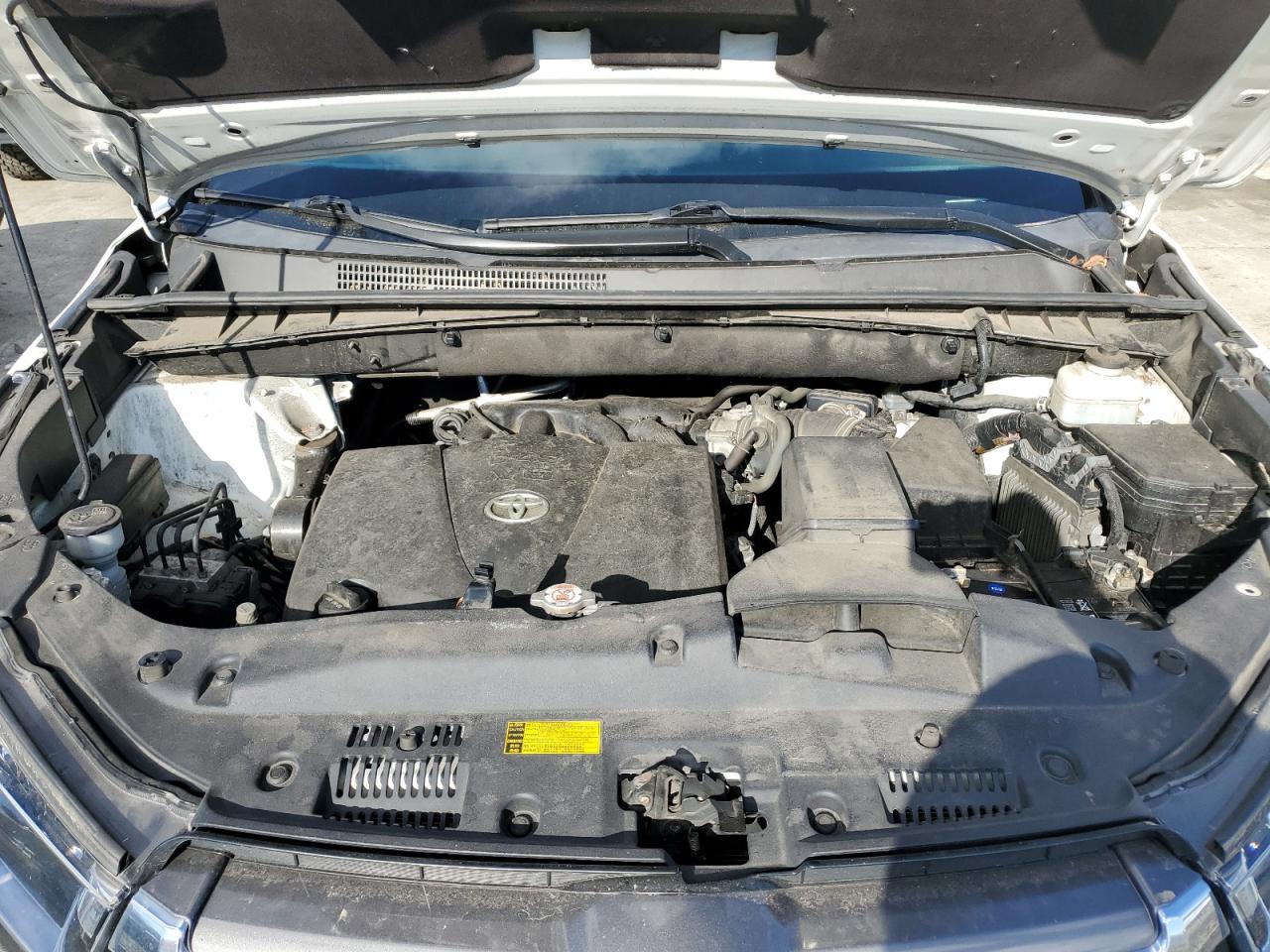 2019 Toyota Highlander - Image 12