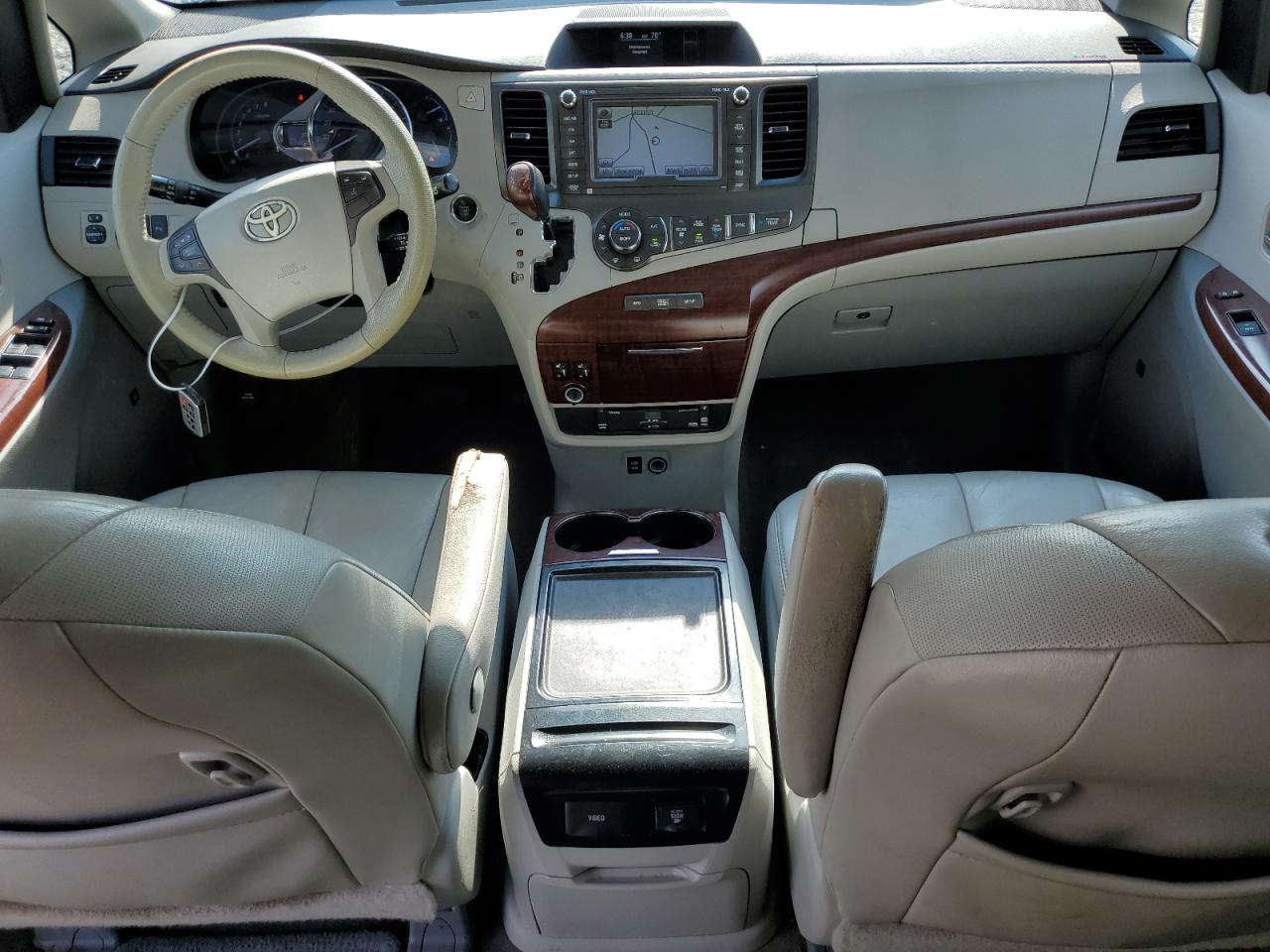 2012 Toyota Sienna - Image 8