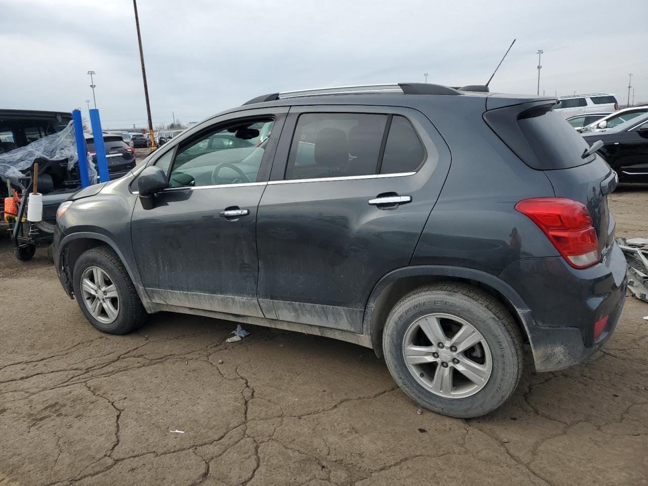 VIN 3GNCJPSB3KL188740 2019 CHEVROLET TRAX no.2