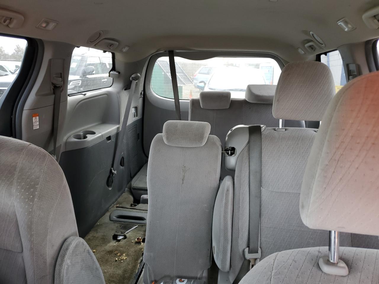 2016 Toyota Sienna - Image 10