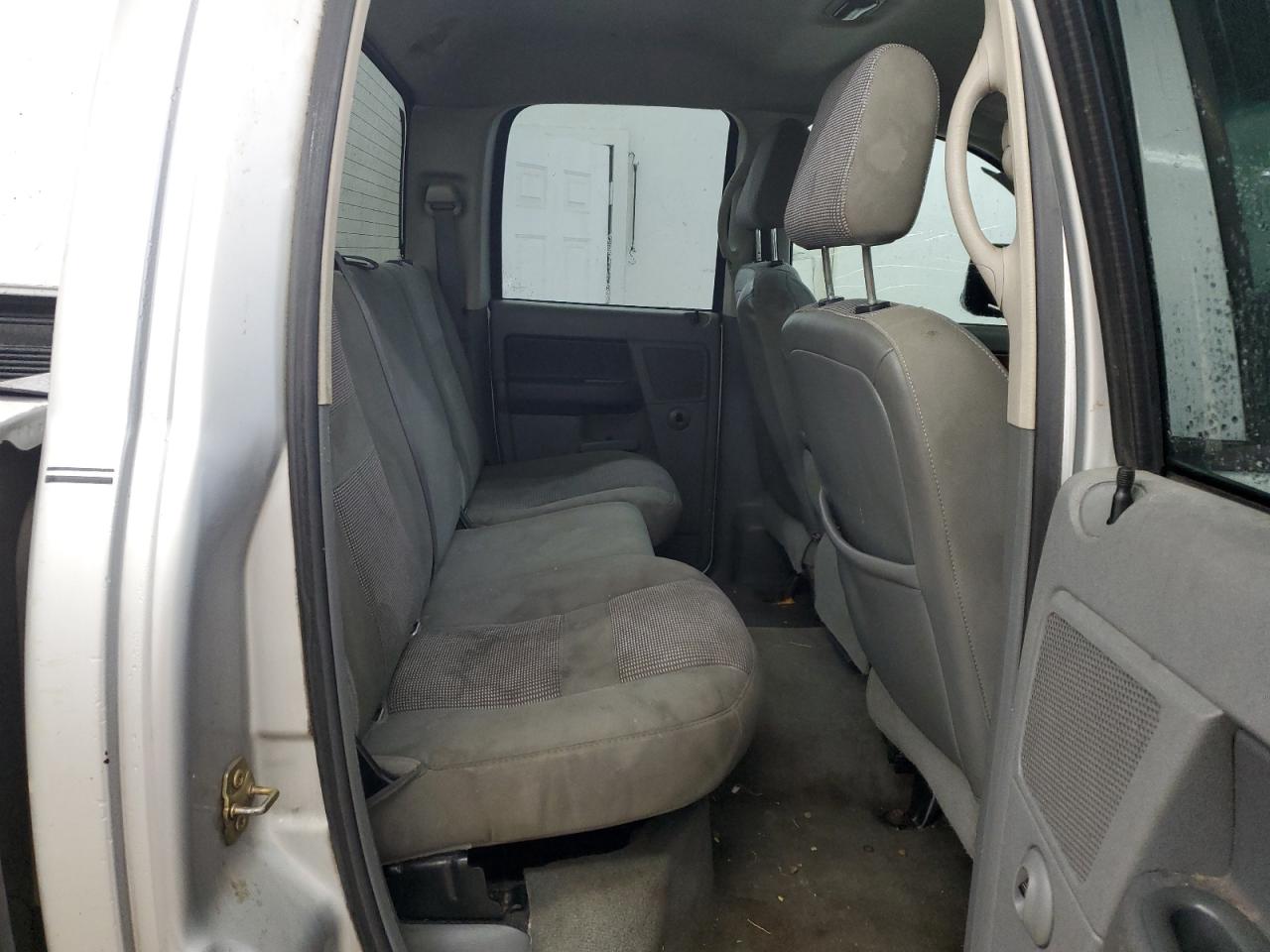 2006 Dodge RAM - Image 11