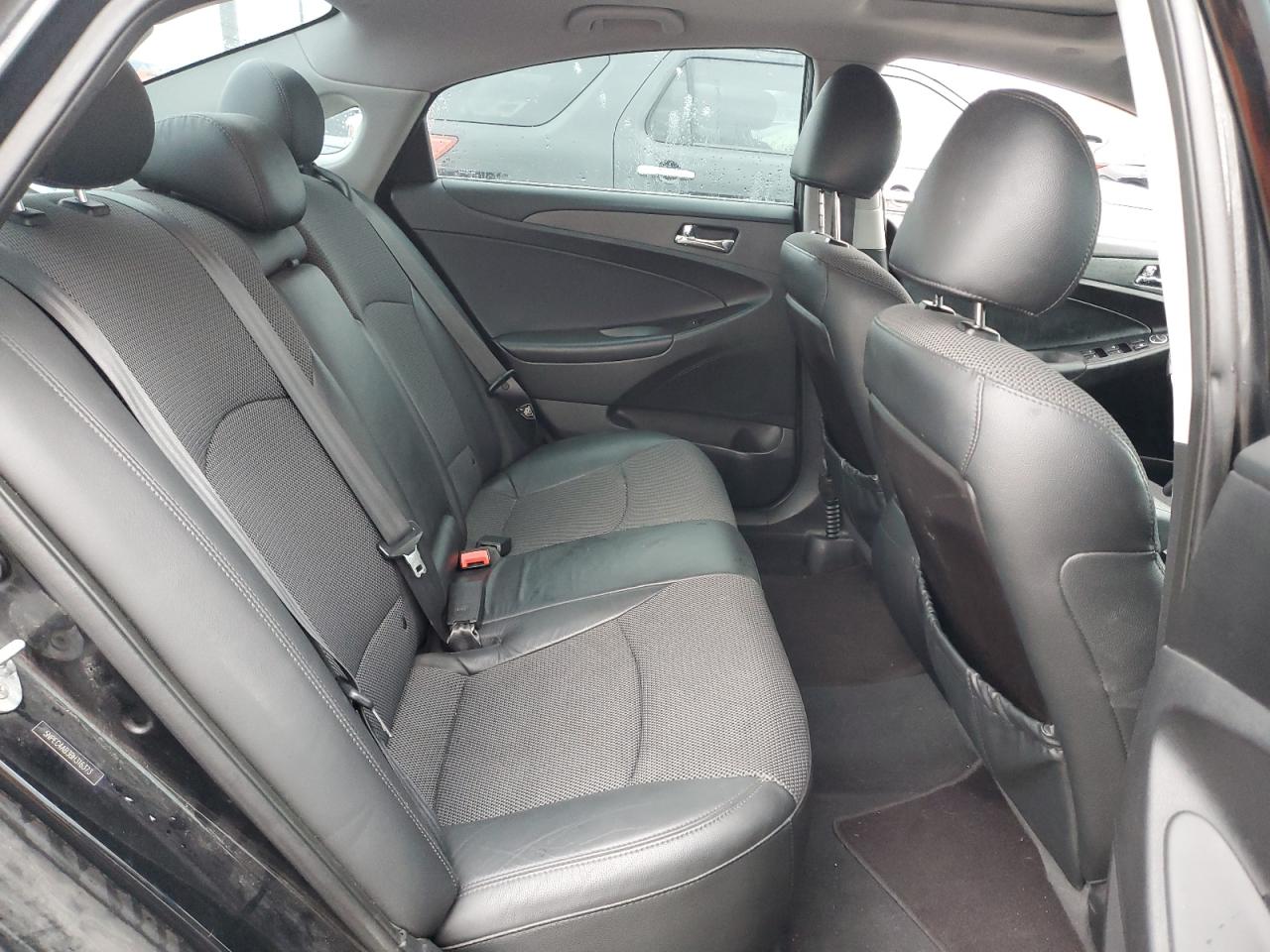 2011 Hyundai Sonata - Image 11
