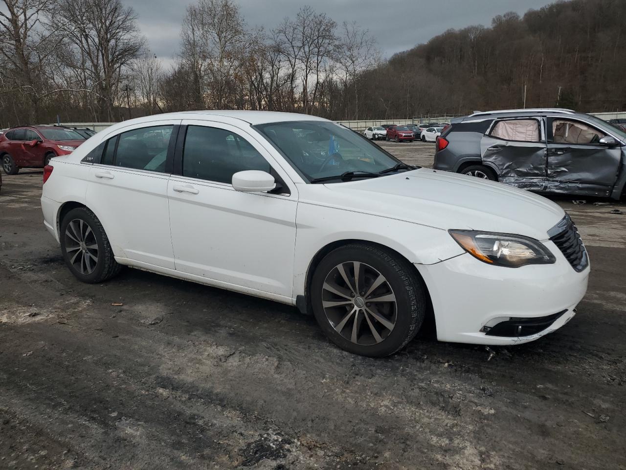 VIN 1C3CCBBG8EN128673 2014 CHRYSLER 200 no.4