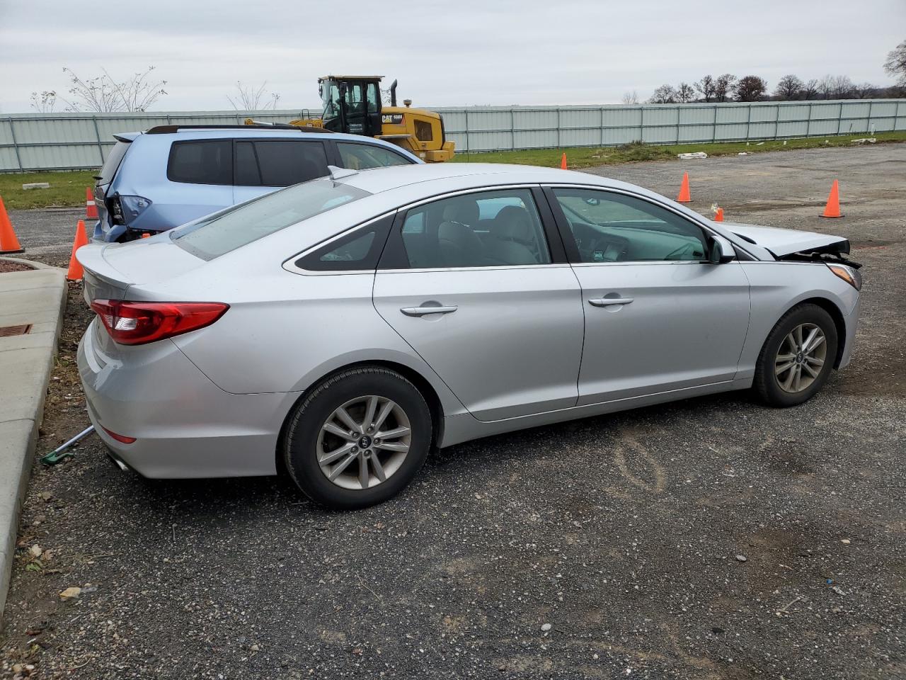 2017 Hyundai Sonata - Image 3