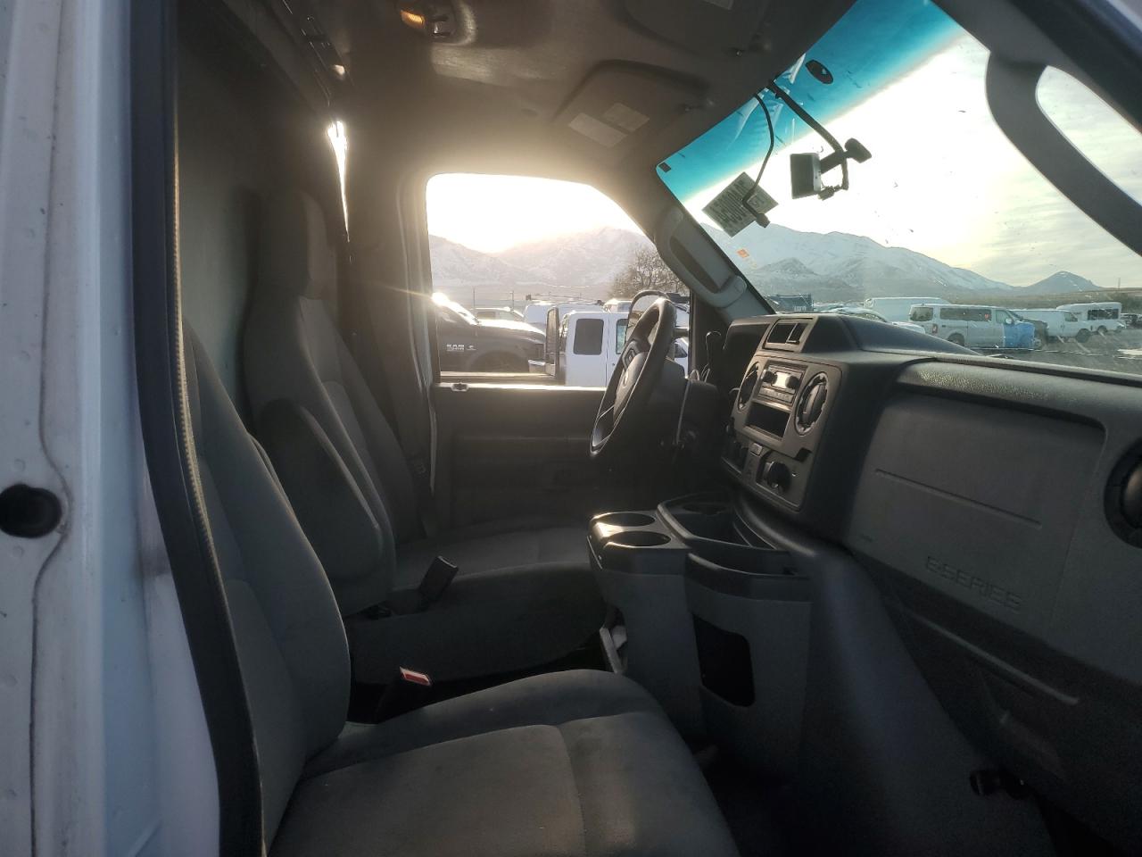 2022 Ford Econoline - Image 10