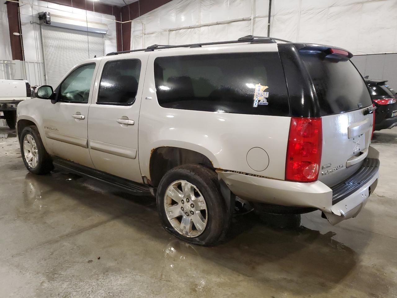 2009 GMC Yukon - Image 2