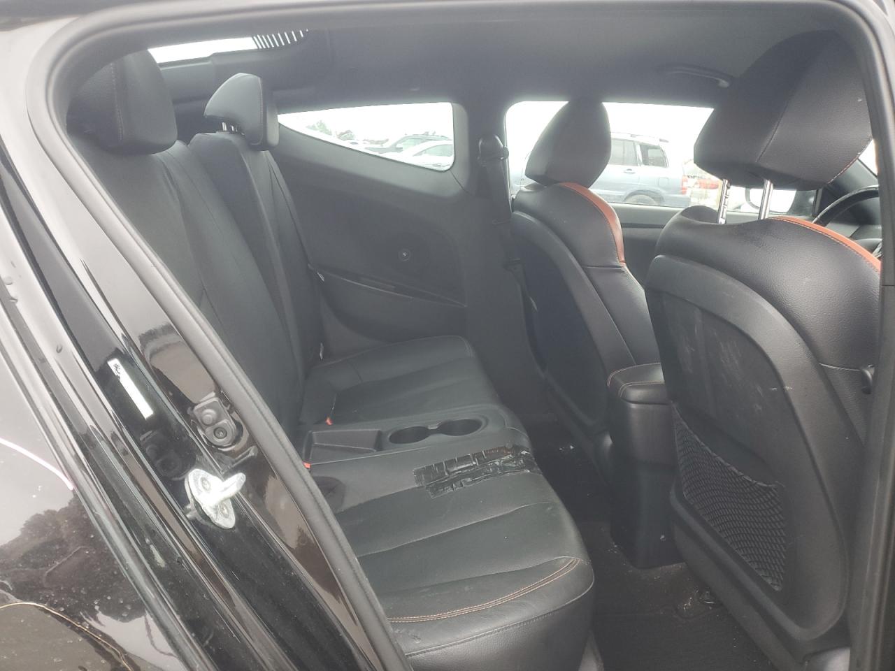 2016 Hyundai Veloster - Image 10