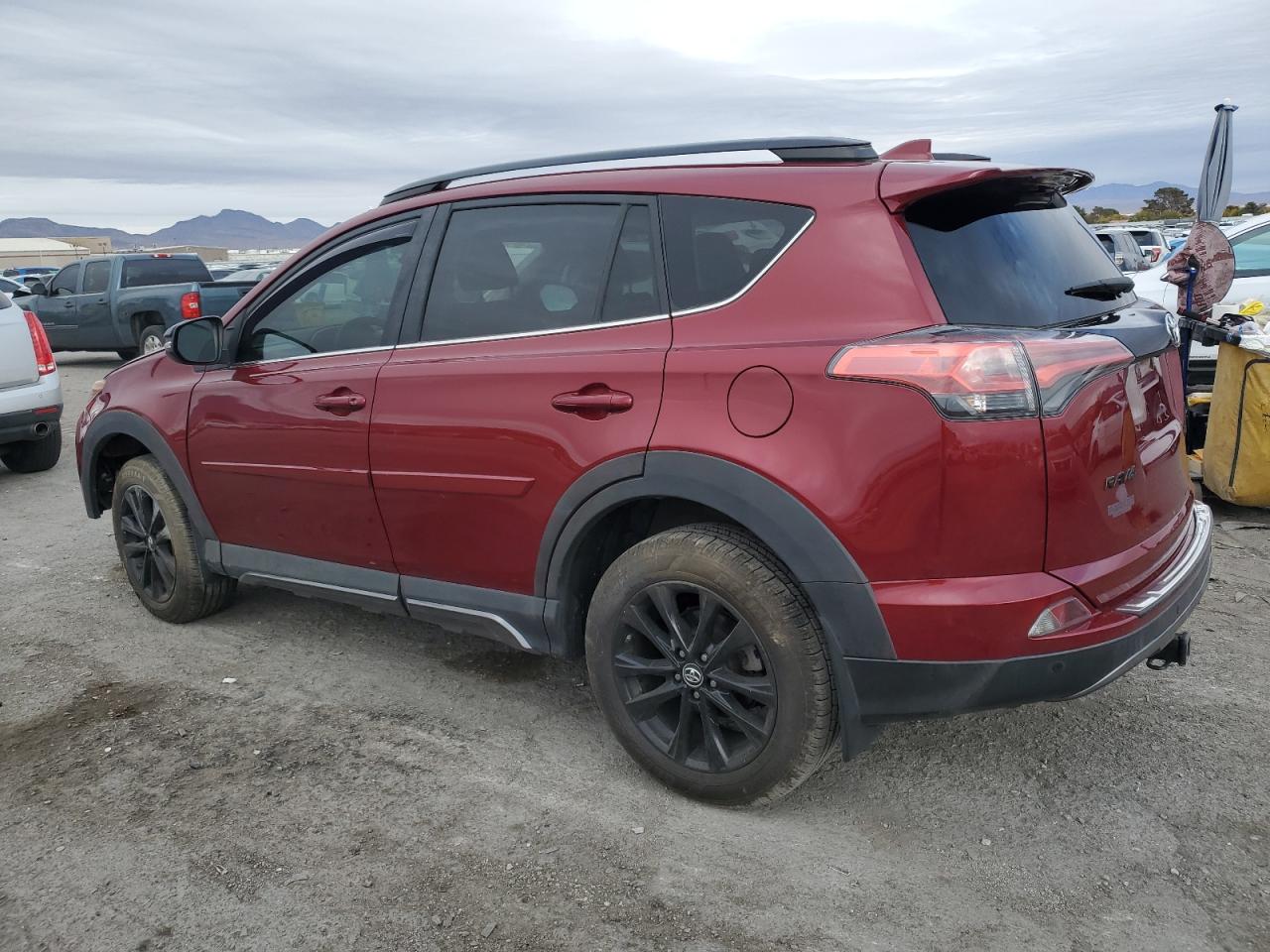 VIN 2T3RFREV1JW847685 2018 TOYOTA RAV4 no.2